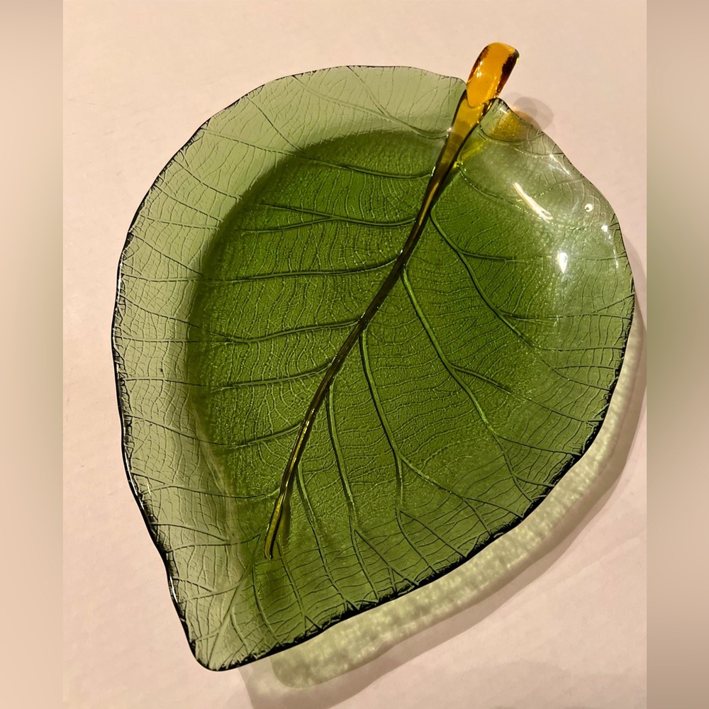 DYNASTY GALLERY ART GLASS  OLIVE LEAF DISH PLATE 12”Long 8.5”Wide